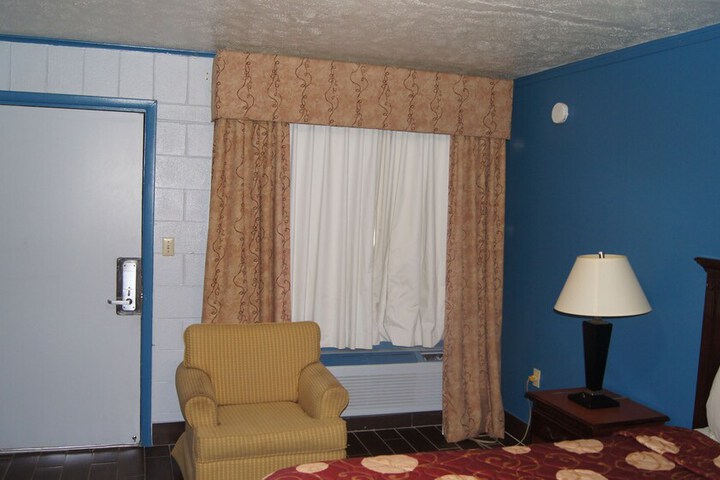 Room 12 of 23