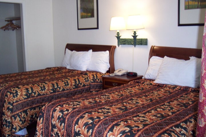 Room 7 of 18