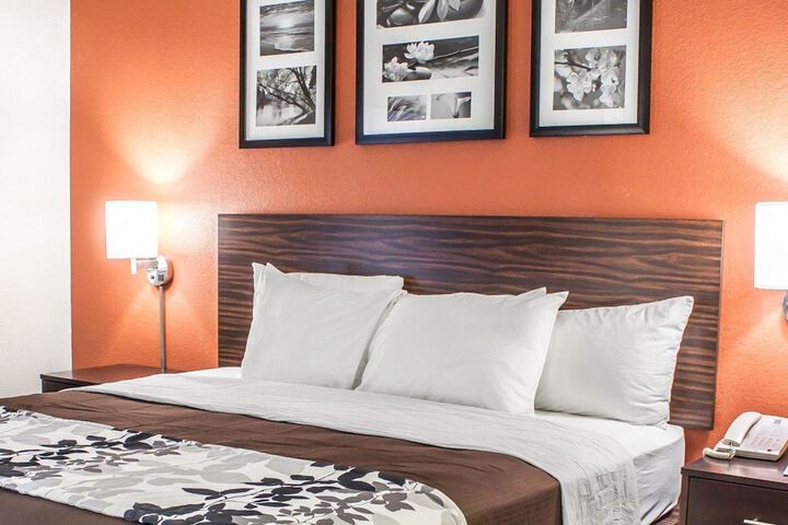 Room 18 of 28