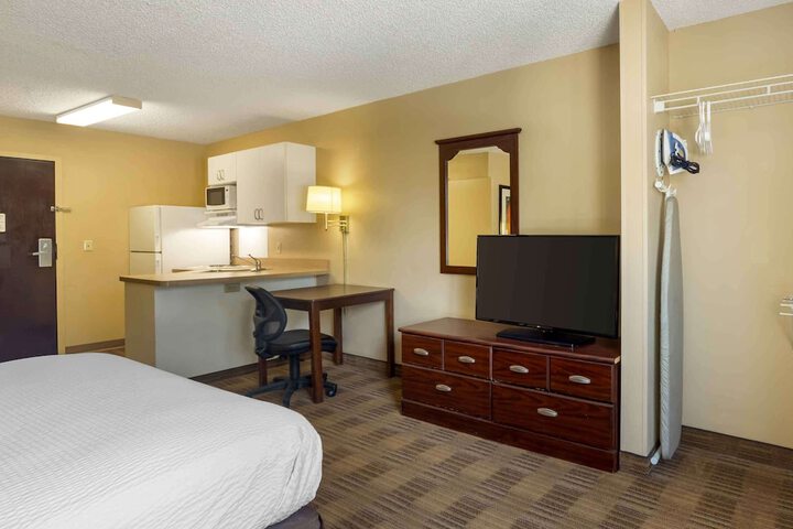 Room 10 of 29