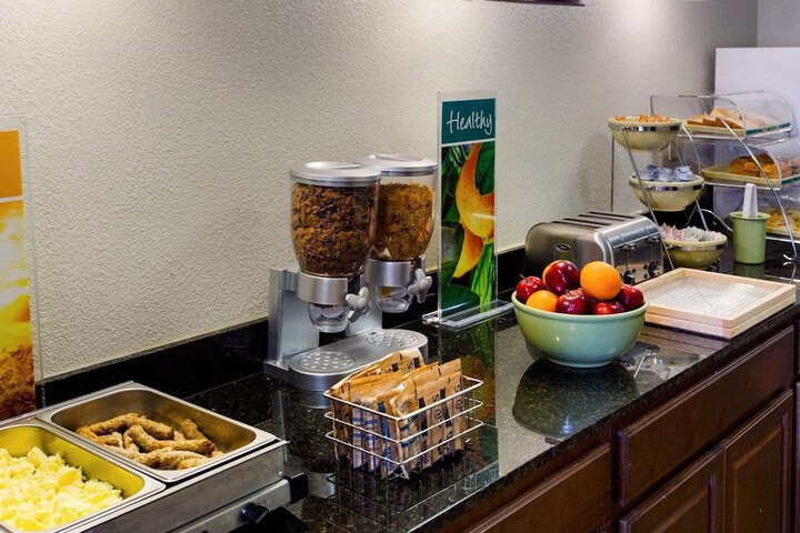Breakfast/Coffee Service 28 of 32