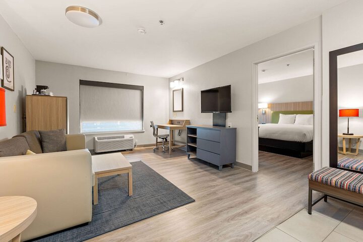 Room 7 of 11