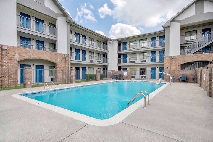 Pool 4 of 26