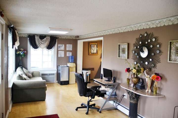Business Center 16 of 18