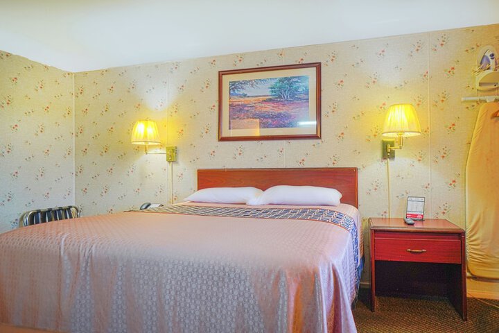 Room 9 of 27