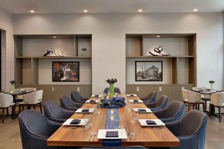 Dining 32 of 48