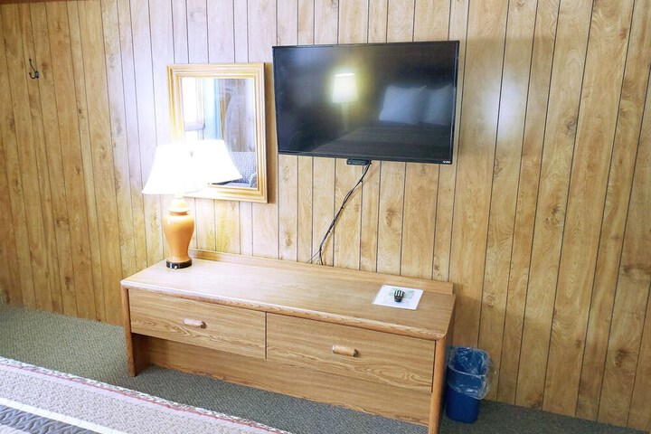 Room 102 of 114