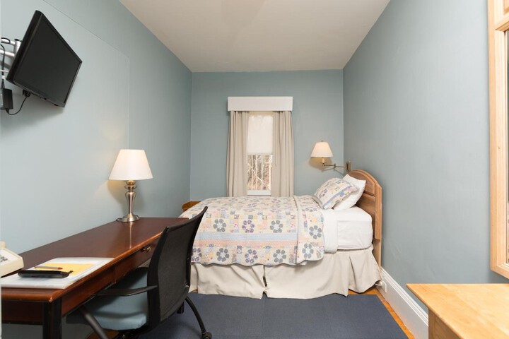 Room 26 of 38