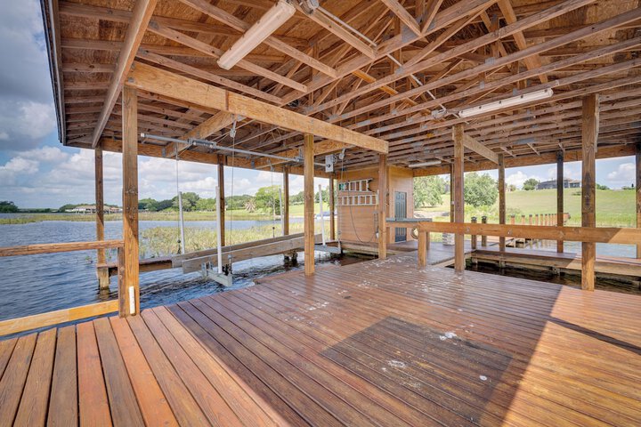 Groveland Home w / Pool: Luxurious Lakefront Oasis!