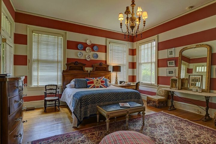 Room 11 of 36