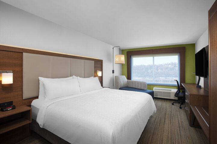 Holiday Inn Express Charleston-Civic Center by IHG