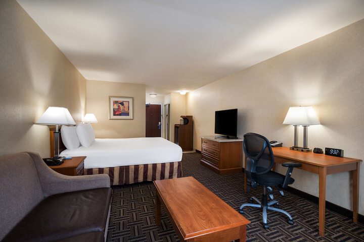 Room 17 of 37