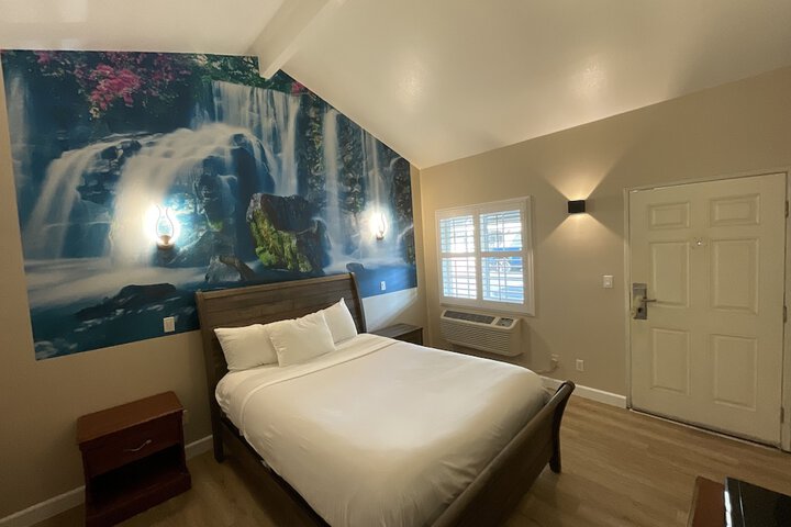 Room 17 of 36