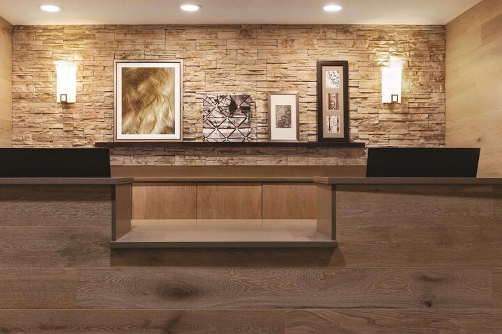 Hotel Interior 11 of 33