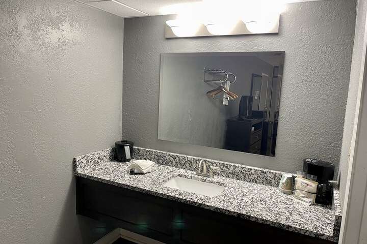 Room 28 of 62