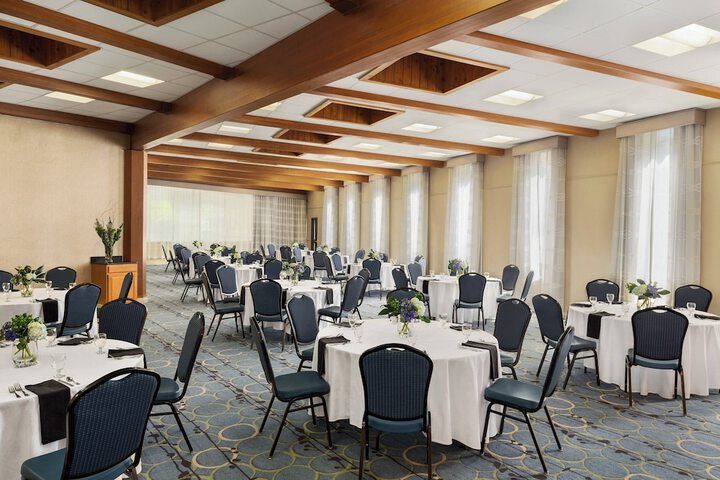 Delta Hotels by Marriott Helena Colonial