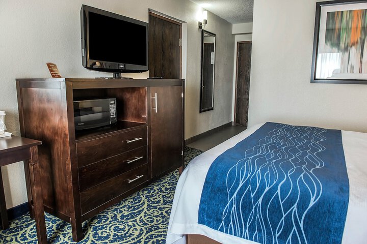Room 8 of 33