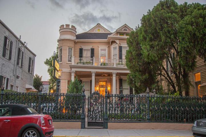 THE CORNSTALK HOTEL