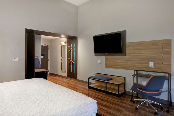 Tru by Hilton Oxford