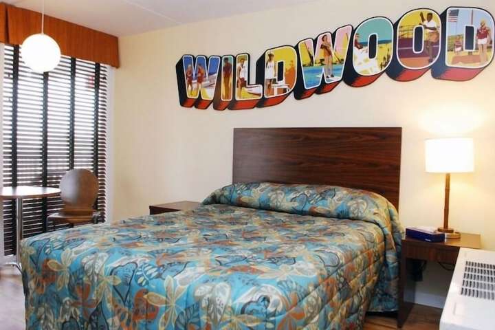 Room 10 of 33