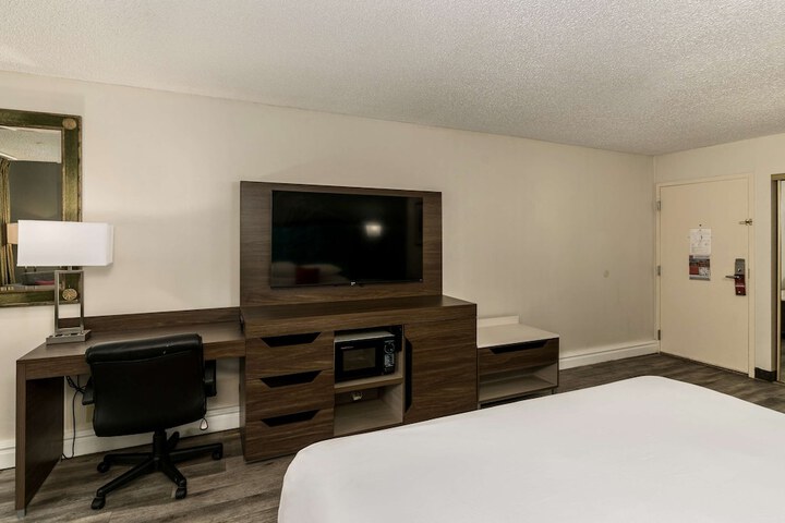 Room 16 of 36