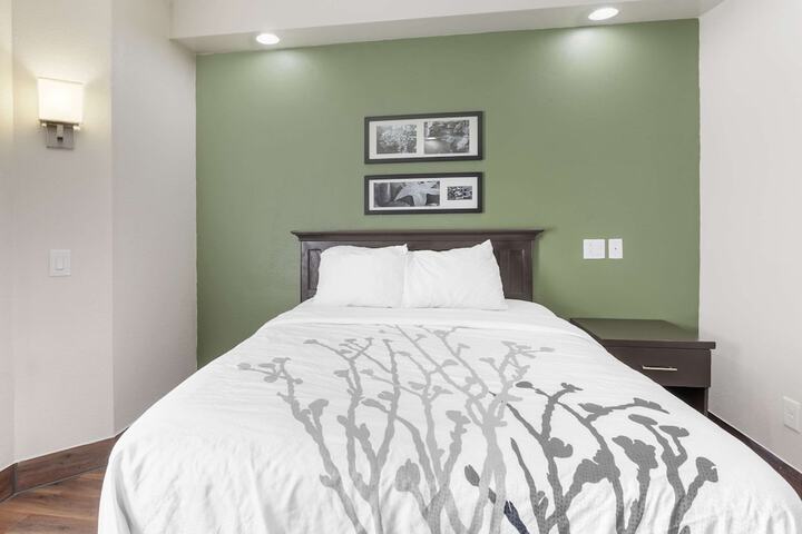 Room 13 of 32