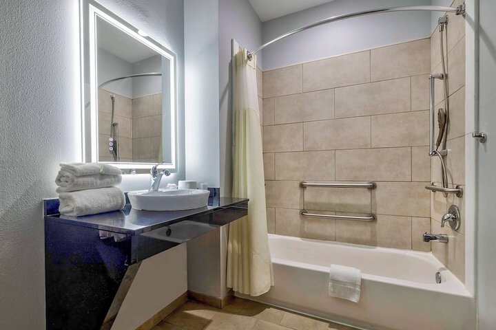 Room 11 of 25