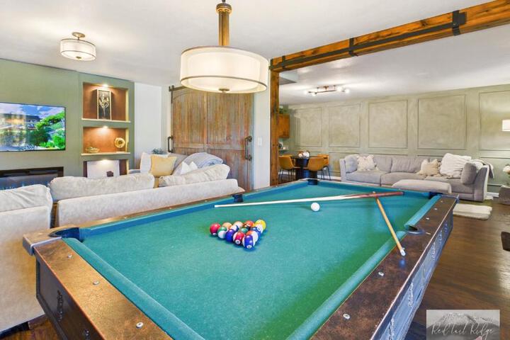 Beautiful Country Apartment AC, Pickleball, Billiards, Playground, Gardens