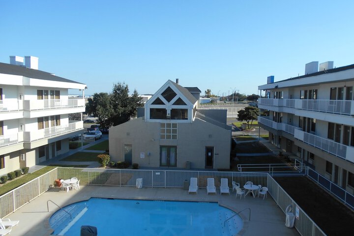 Pool 5 of 28