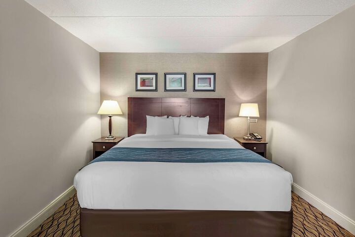 Room 9 of 33