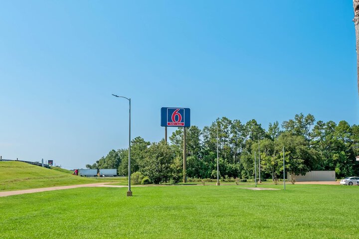 Studio 6 Hammond LA – I12 – I55