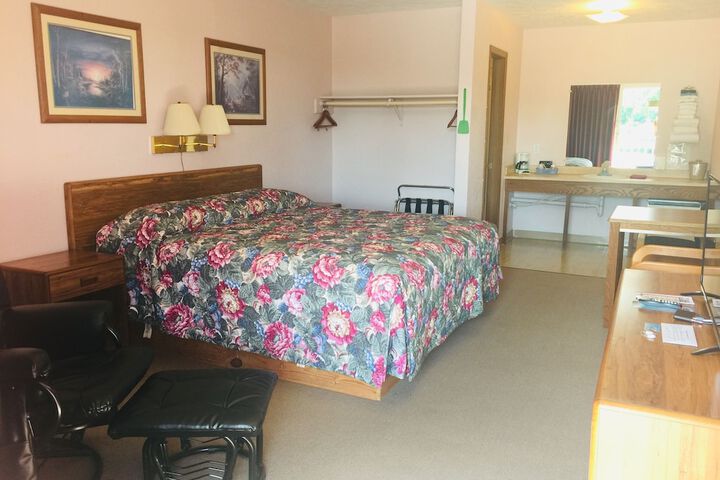 Room 10 of 24