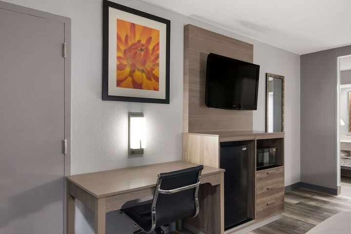 Room 18 of 25