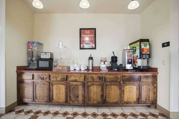 Breakfast/Coffee Service 23 of 25