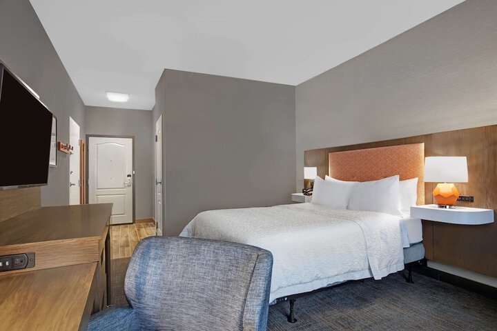 Room 6 of 28