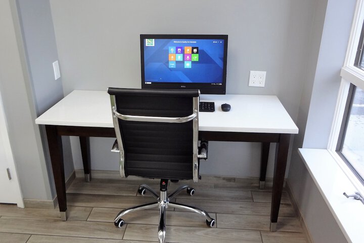 Business Center 75 of 78