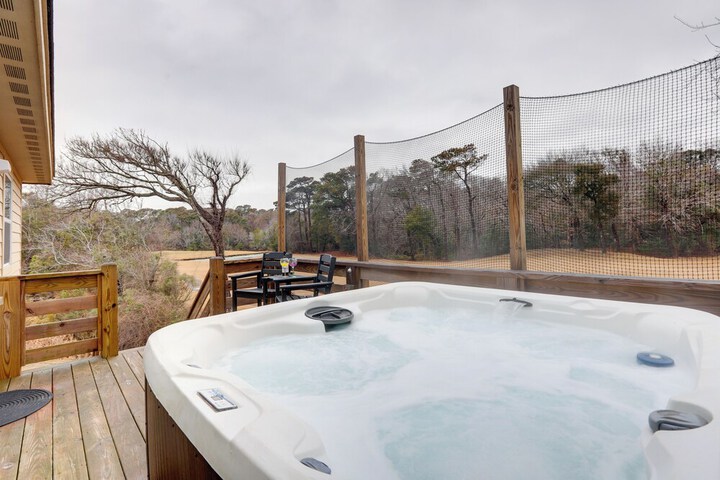 Kitty Hawk Apartment w / Hot Tub - 1 Mi to Beach!