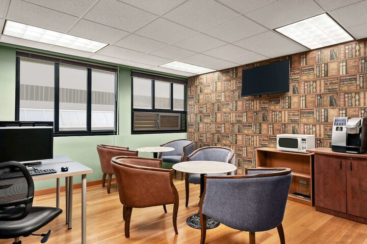 Business Center 24 of 25