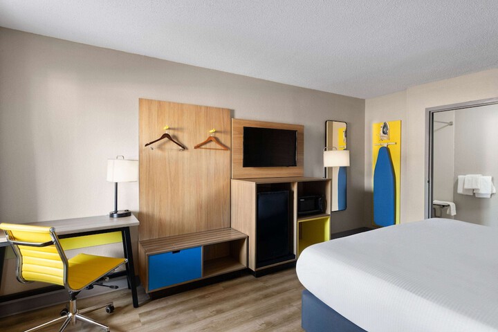 Room 12 of 54
