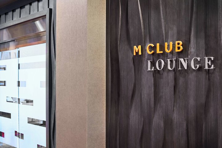Lounge 41 of 49
