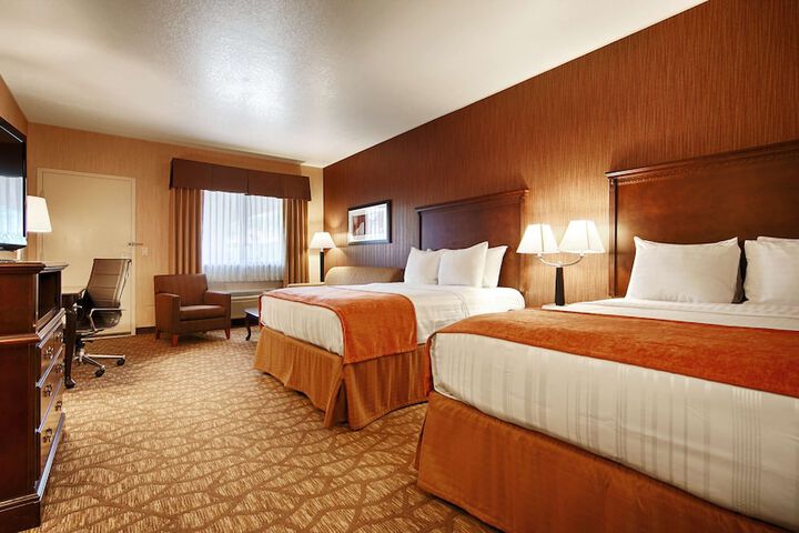 Room 8 of 18