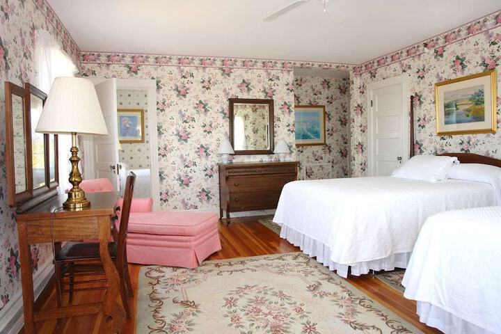 The Colony Hotel