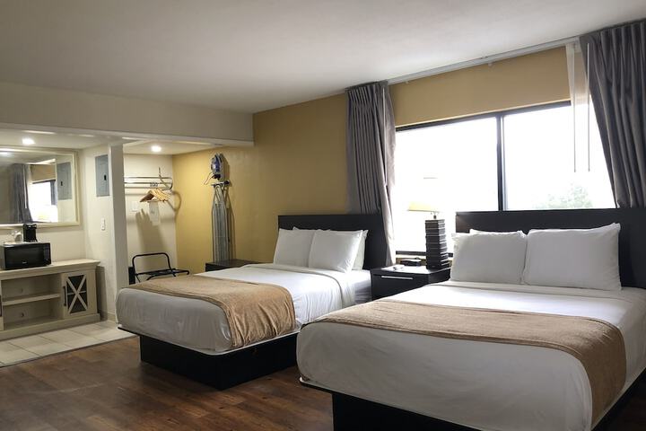 Room 32 of 47