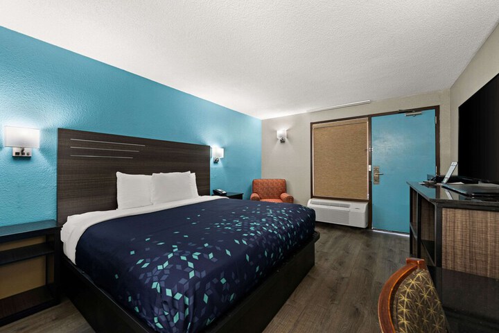 Room 8 of 24