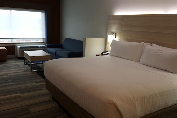Holiday Inn Express & Suites Toledo West by IHG