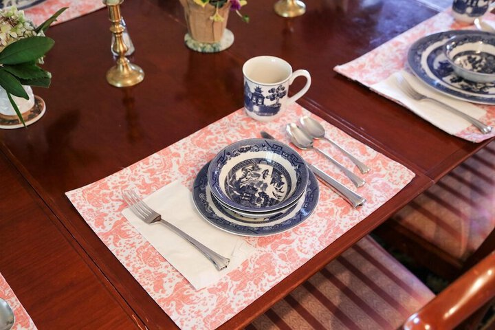 Dining 52 of 56