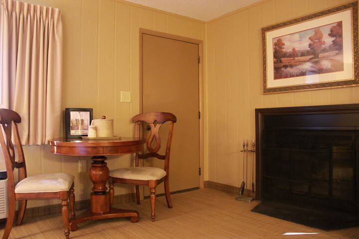 Room 7 of 18