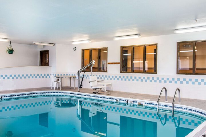 Econo Lodge Inn & Suites Pekin - Peoria Area