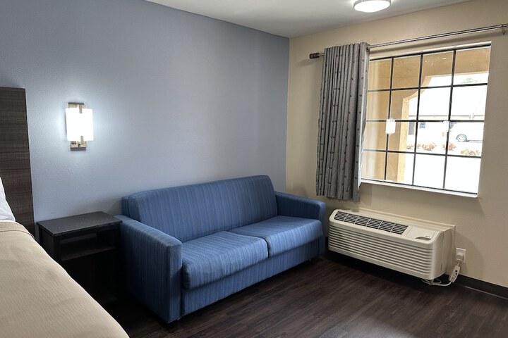 Express Inn & Suites
