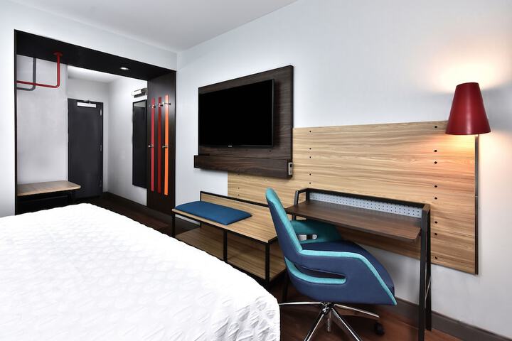 Room 4 of 17